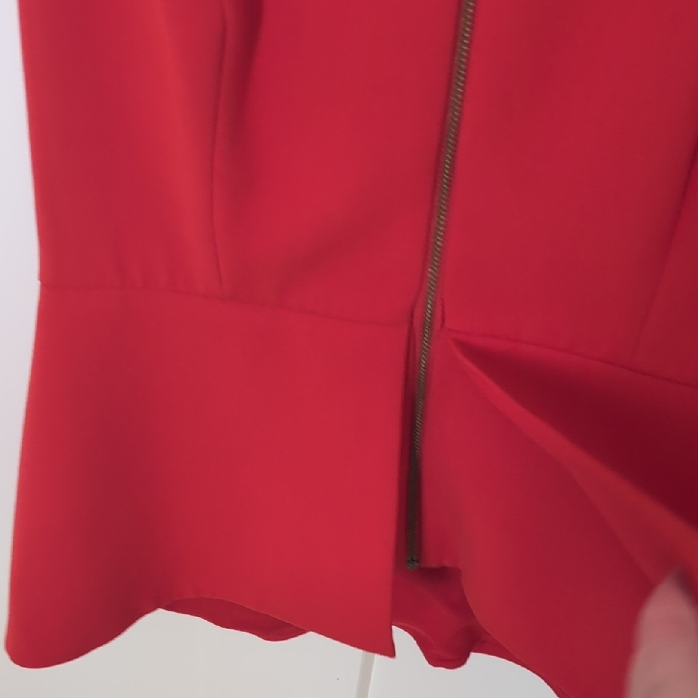Red Sleeveless Zip-Front Top - Picture 4 of 6